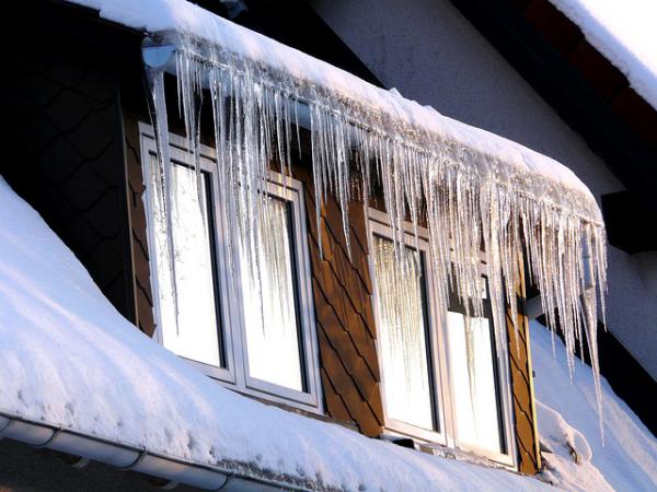 Roofers-Feature-Ice-and-Water-Shield-Installation